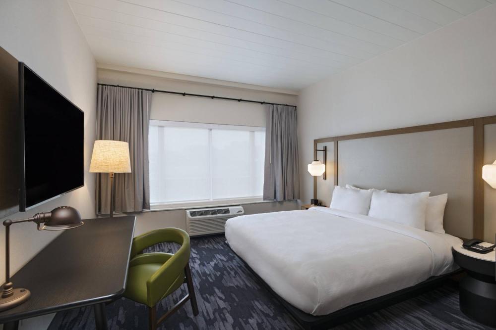 Guest Room, 1 King interior